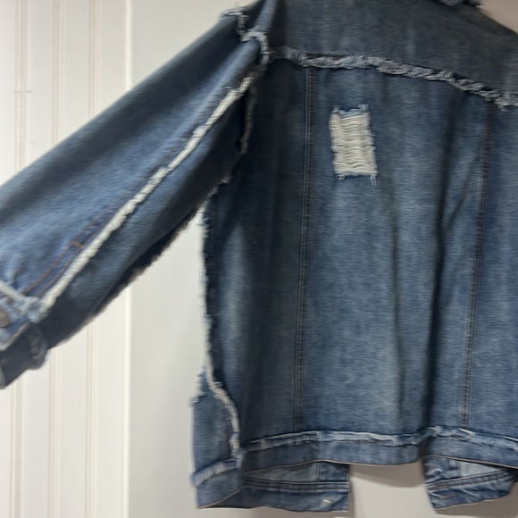 Distressed Denim Jacket NWT SIZE M - Picture 4 of 4